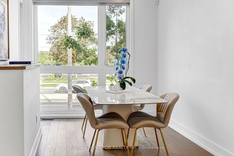 Photo 39 at 2962B Bayview Avenue, Willowdale East, Toronto