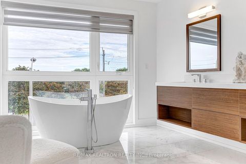 Photo 40 at 2962B Bayview Avenue, Willowdale East, Toronto