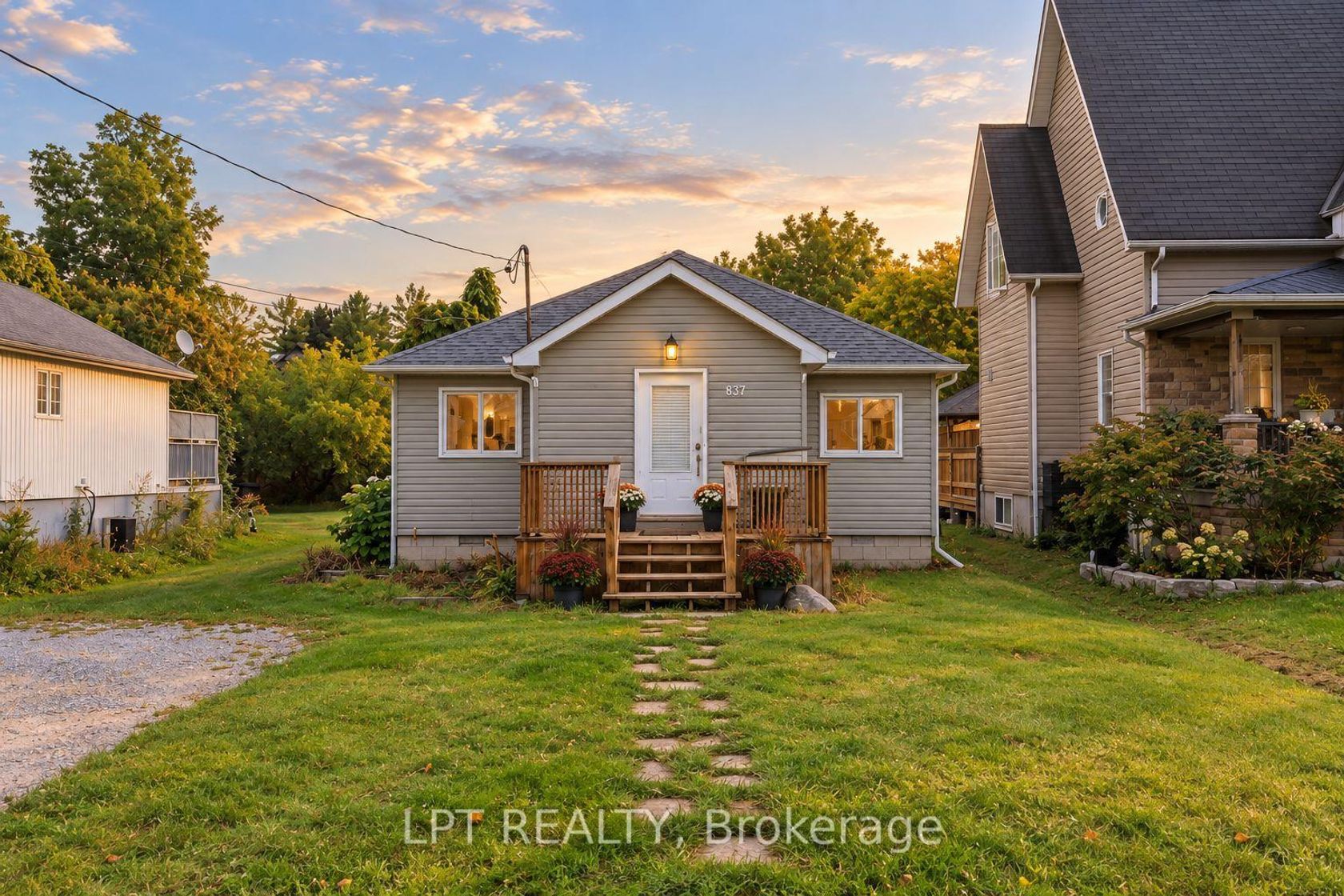 837 Montsell Avenue, Historic Lakeshore Communities, Georgina photo number 2