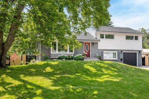 Photo 1 at 11 Castle Drive, Sunnidale, Barrie