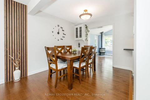 Photo 6 at 11 Castle Drive, Sunnidale, Barrie