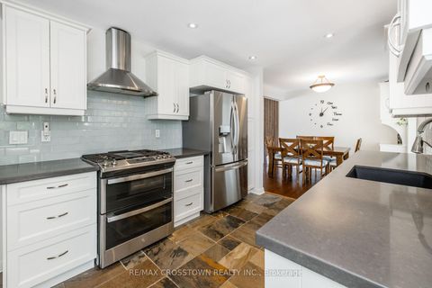 Photo 13 at 11 Castle Drive, Sunnidale, Barrie