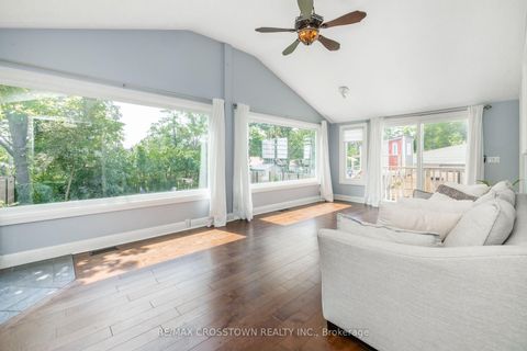 Photo 16 at 11 Castle Drive, Sunnidale, Barrie