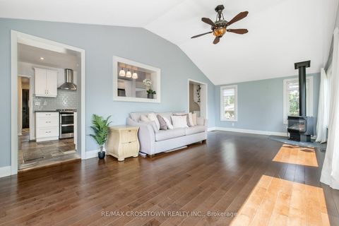 Photo 17 at 11 Castle Drive, Sunnidale, Barrie