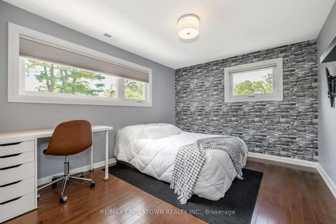 Photo 22 at 11 Castle Drive, Sunnidale, Barrie