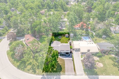 Photo 44 at 11 Castle Drive, Sunnidale, Barrie