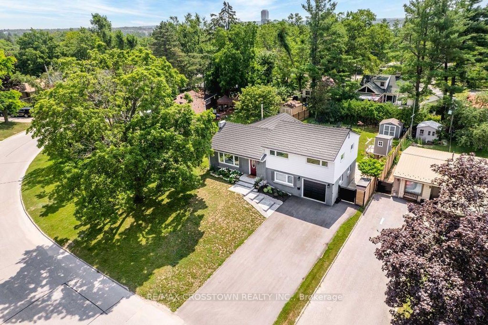 11 Castle Drive, Sunnidale, Barrie photo number 2