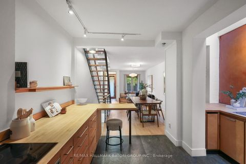 Photo 8 at 652 Richmond Street W, Niagara, Toronto