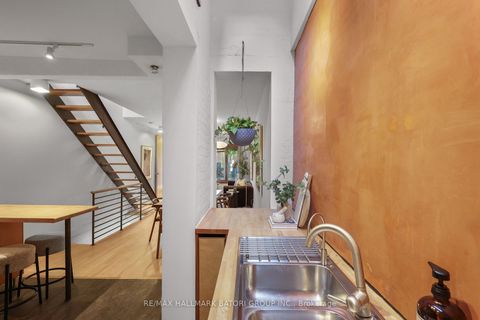 Photo 9 at 652 Richmond Street W, Niagara, Toronto