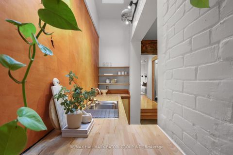 Photo 10 at 652 Richmond Street W, Niagara, Toronto