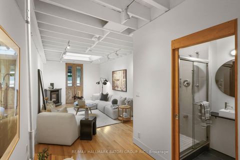 Photo 11 at 652 Richmond Street W, Niagara, Toronto