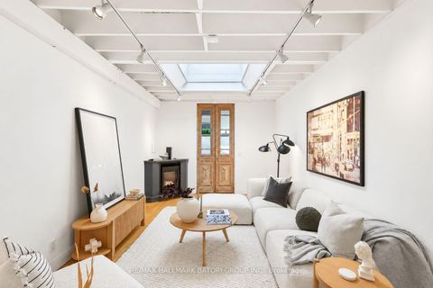 Photo 12 at 652 Richmond Street W, Niagara, Toronto