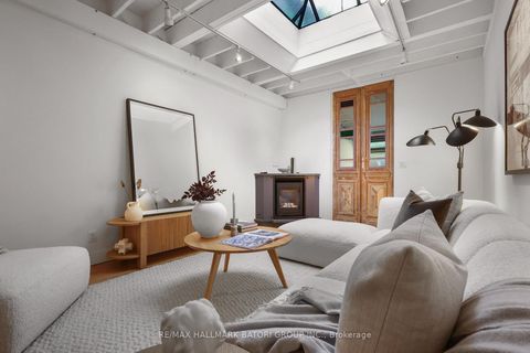 Photo 14 at 652 Richmond Street W, Niagara, Toronto