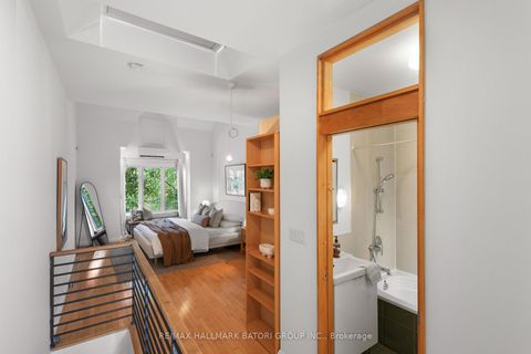 Photo 19 at 652 Richmond Street W, Niagara, Toronto