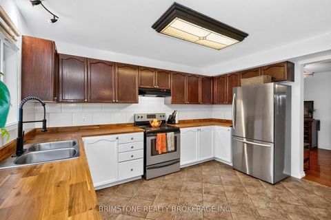 Photo 7 at 32 Wessenger Drive, Holly, Barrie