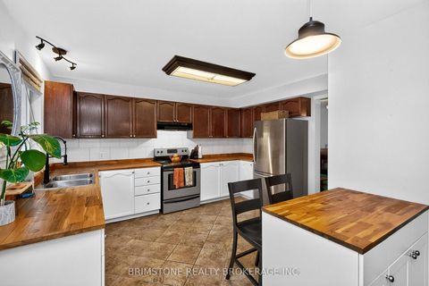 Photo 10 at 32 Wessenger Drive, Holly, Barrie