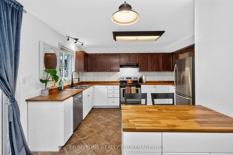 Photo 11 at 32 Wessenger Drive, Holly, Barrie