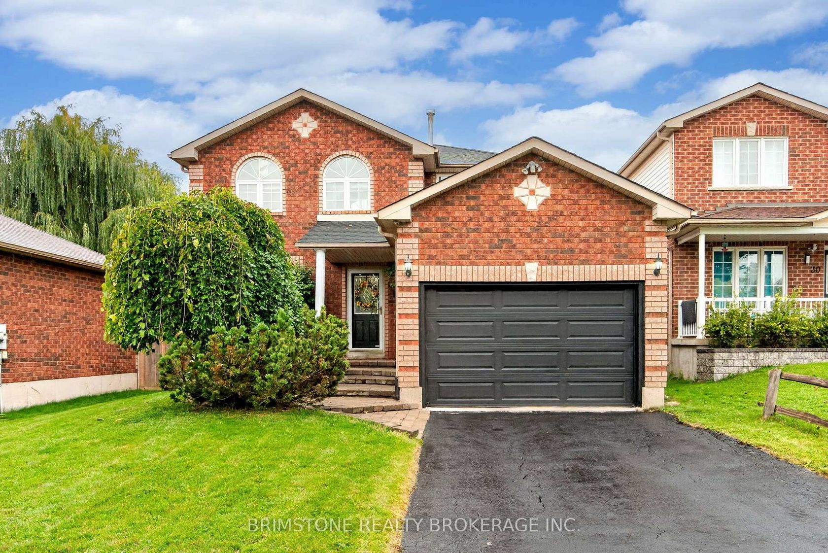 32 Wessenger Drive, Holly, Barrie photo number 2