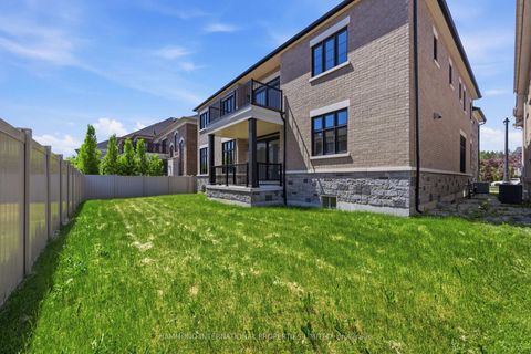 Photo 3 at 19 Little Celeste Court, Patterson, Vaughan