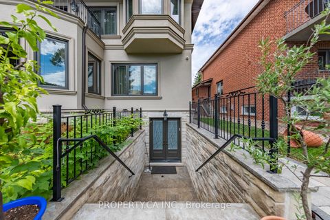 Photo 4 at 109 Oxford Street, Mill Pond, Richmond Hill