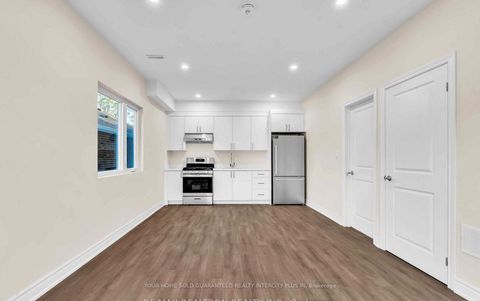 Photo 18 at 33 Landour Avenue, Eglinton West, Toronto