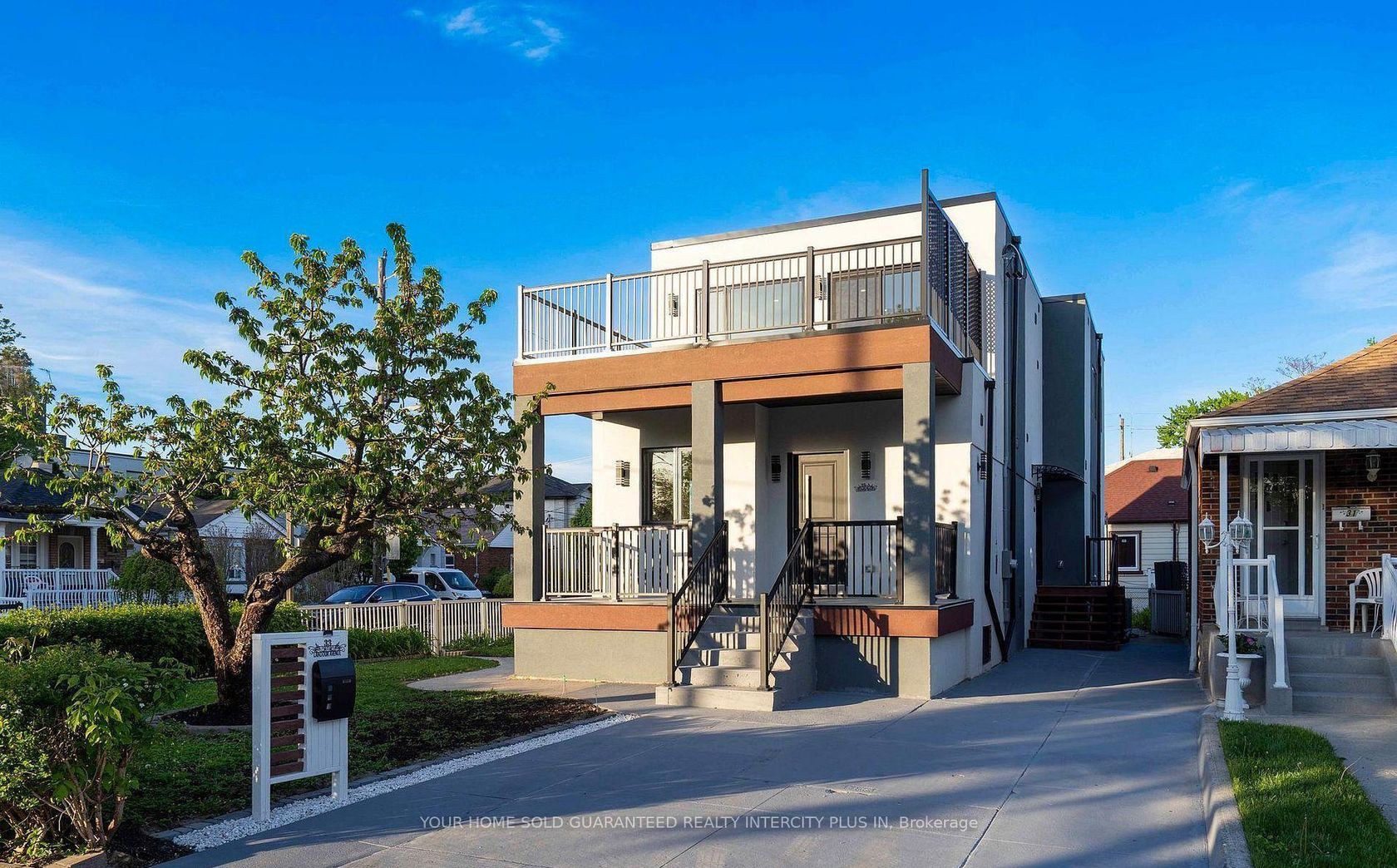 33 Landour Avenue, Eglinton West, Toronto 