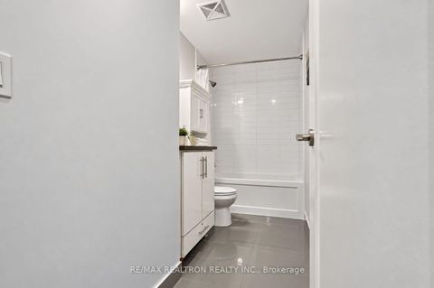 Photo 7 at 912 - 825 Church Street, Moore Park, Toronto