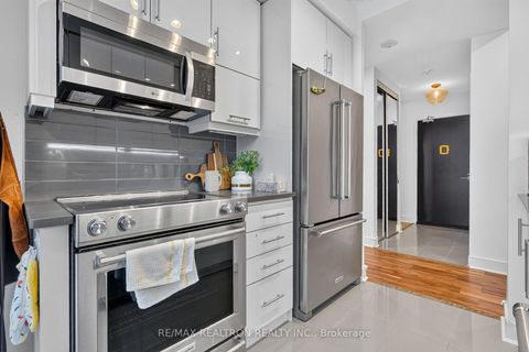 Photo 13 at 912 - 825 Church Street, Moore Park, Toronto