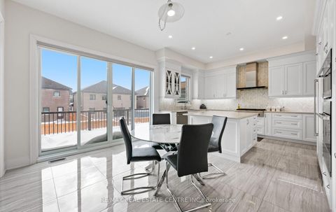 Photo 17 at 160 Wainfleet Crescent, Vellore Village, Vaughan