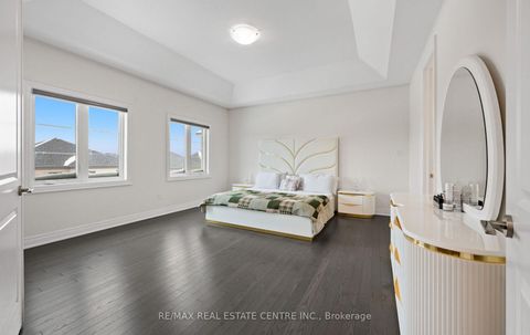 Photo 32 at 160 Wainfleet Crescent, Vellore Village, Vaughan