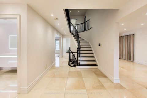 Photo 2 at 27 Via Nova Drive, East Woodbridge, Vaughan