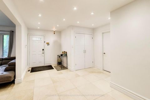 Photo 3 at 27 Via Nova Drive, East Woodbridge, Vaughan
