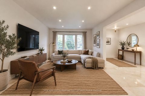 Photo 4 at 27 Via Nova Drive, East Woodbridge, Vaughan