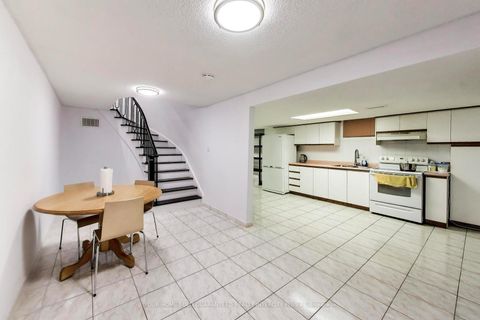 Photo 30 at 27 Via Nova Drive, East Woodbridge, Vaughan