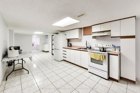 Photo 31 at 27 Via Nova Drive, East Woodbridge, Vaughan