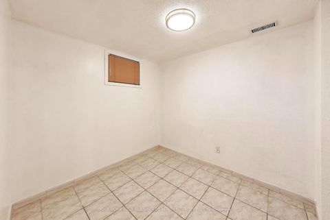 Photo 33 at 27 Via Nova Drive, East Woodbridge, Vaughan
