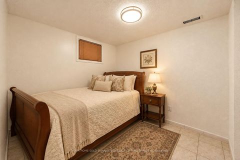 Photo 34 at 27 Via Nova Drive, East Woodbridge, Vaughan