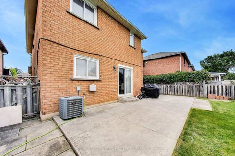 Photo 37 at 27 Via Nova Drive, East Woodbridge, Vaughan