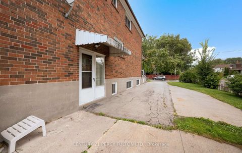 Photo 2 at 27 Willingdon Avenue, Cliffside, Toronto