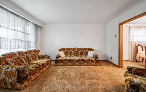 Photo 3 at 27 Willingdon Avenue, Cliffside, Toronto