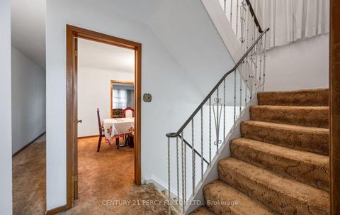 Photo 10 at 27 Willingdon Avenue, Cliffside, Toronto