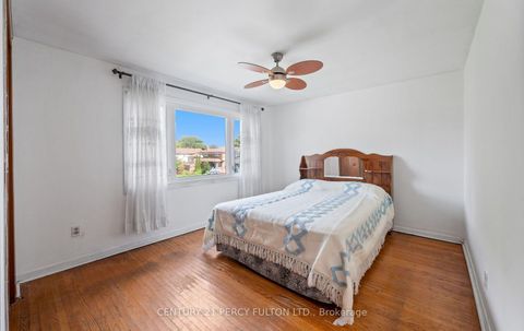 Photo 11 at 27 Willingdon Avenue, Cliffside, Toronto