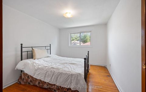Photo 12 at 27 Willingdon Avenue, Cliffside, Toronto