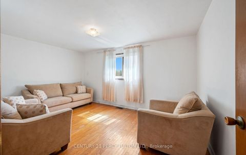 Photo 13 at 27 Willingdon Avenue, Cliffside, Toronto