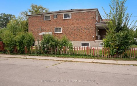 Photo 21 at 27 Willingdon Avenue, Cliffside, Toronto