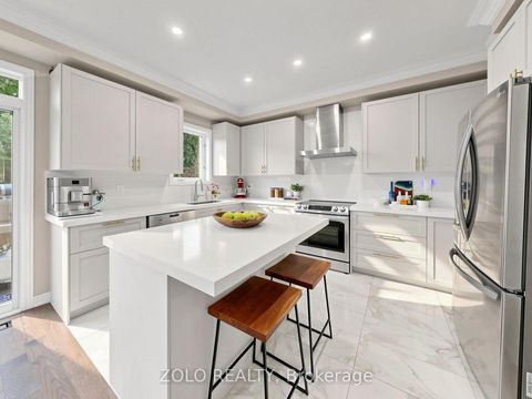 Photo 10 at 247 Summeridge Drive, Patterson, Vaughan