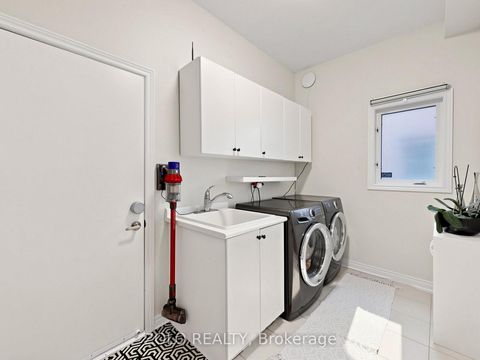 Photo 15 at 247 Summeridge Drive, Patterson, Vaughan