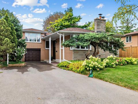 Photo 2 at 139 Holcolm Road, Willowdale West, Toronto
