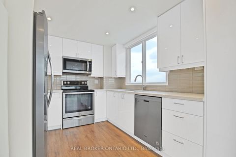 Photo 3 at 3301 - 5 Concorde Place, Don Mills, Toronto