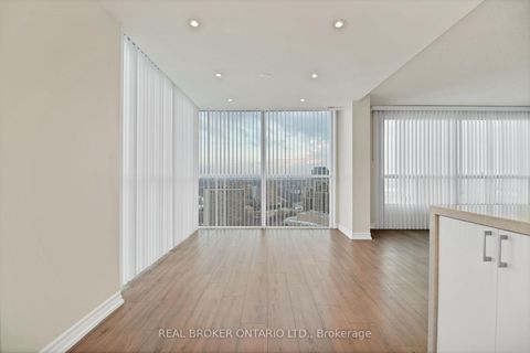 Photo 7 at 3301 - 5 Concorde Place, Don Mills, Toronto